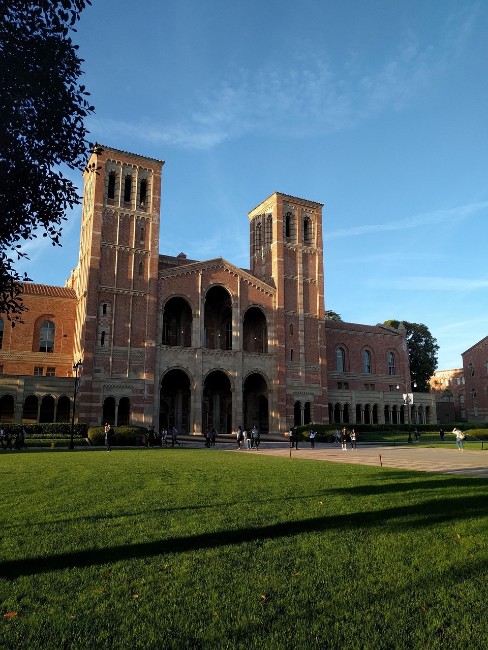 辽宁考生多少分能上复旦大学上海医学院？2025最低674分