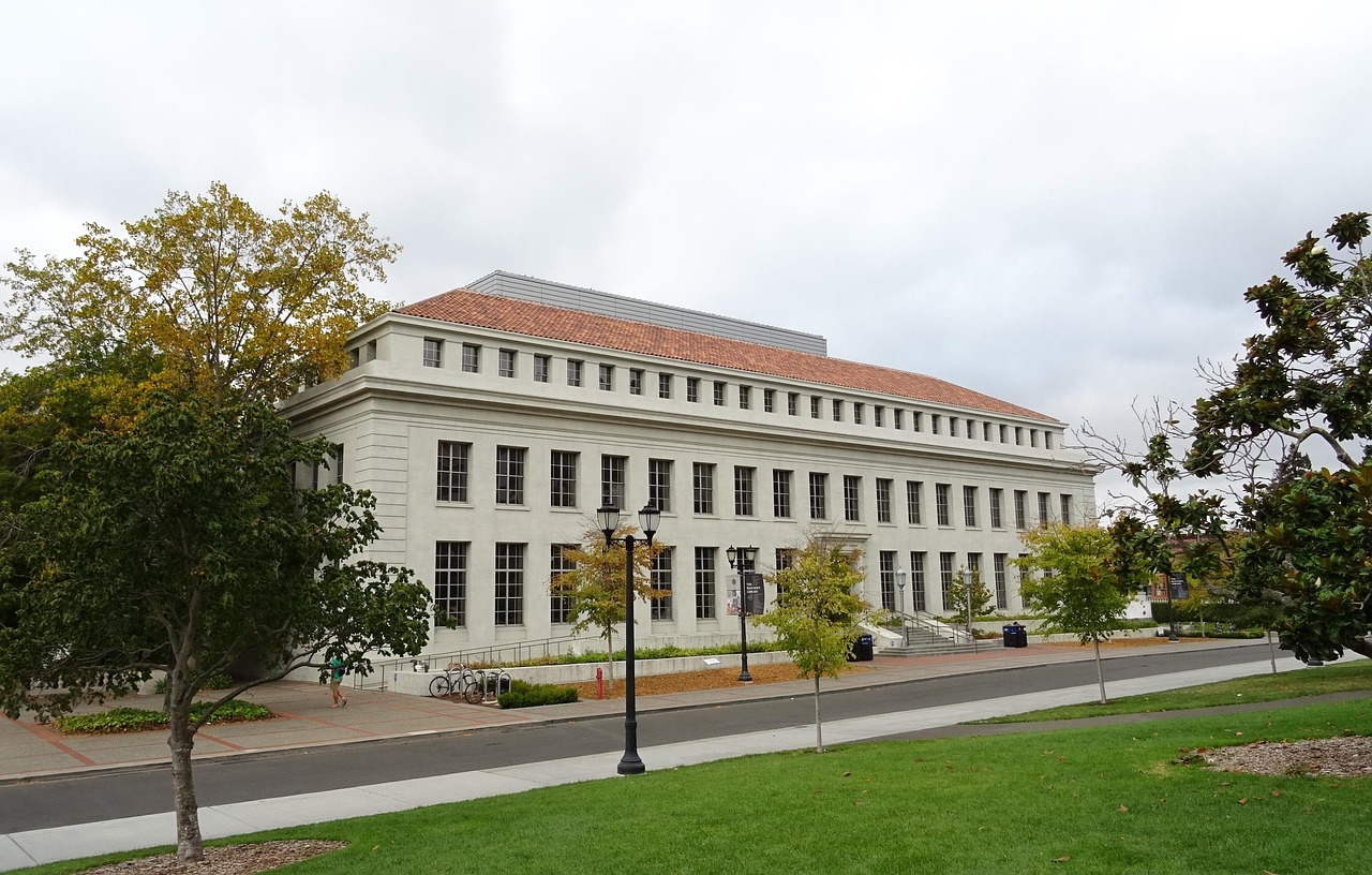 2024年河北医科大学临床学院在山西计划招生人数（附学费及专业录取分)