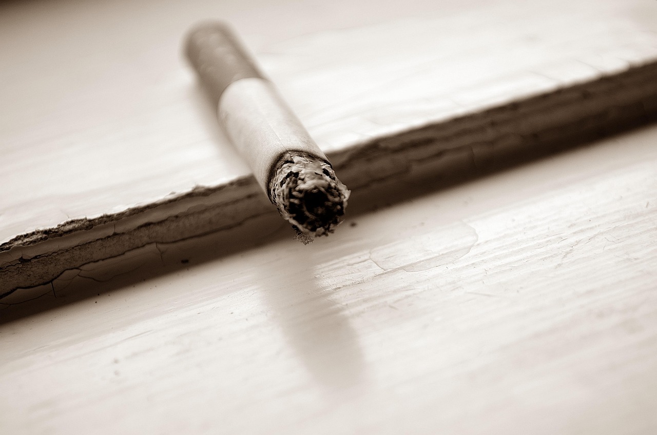 七夕送男友什么烟好 寿百年(五彩)香烟最合适的
