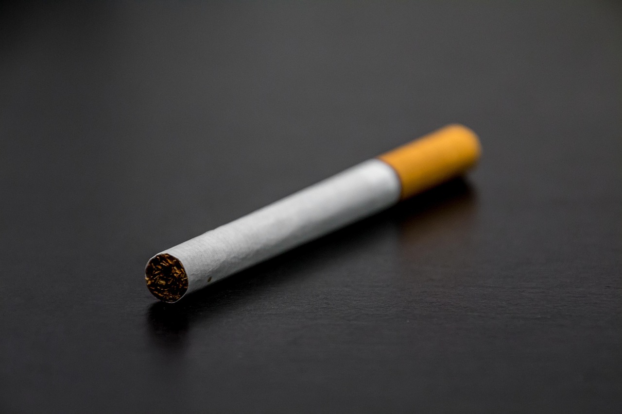 七夕送男友什么烟好 寿百年(五彩)香烟最合适的