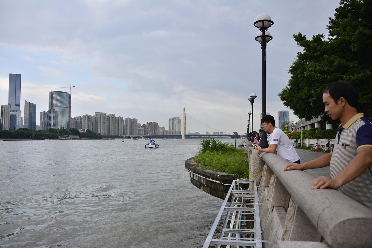 美女悬崖走绳索2025近期排名前十名分析