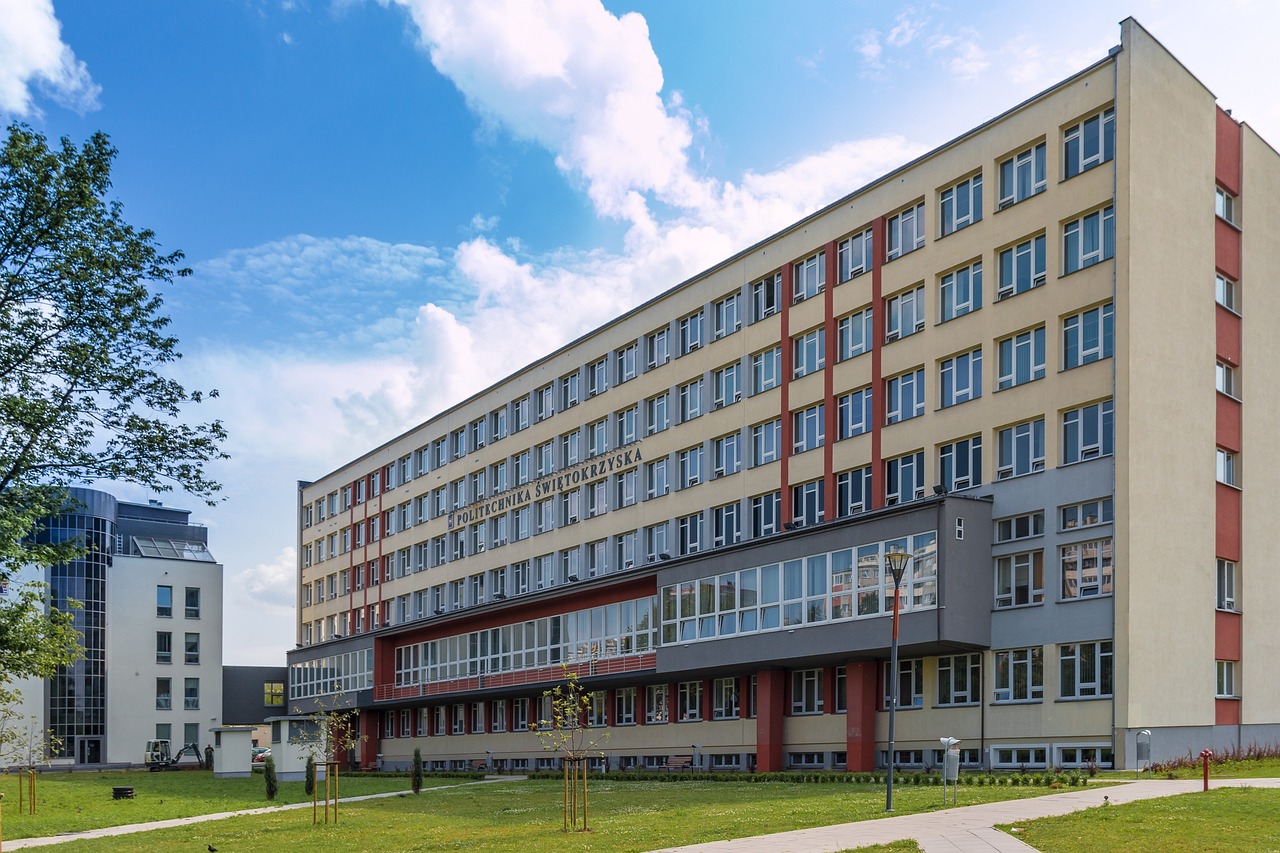重庆师范大学(地方专项)一年学费多少钱及各专业的收费标准(2025参考）