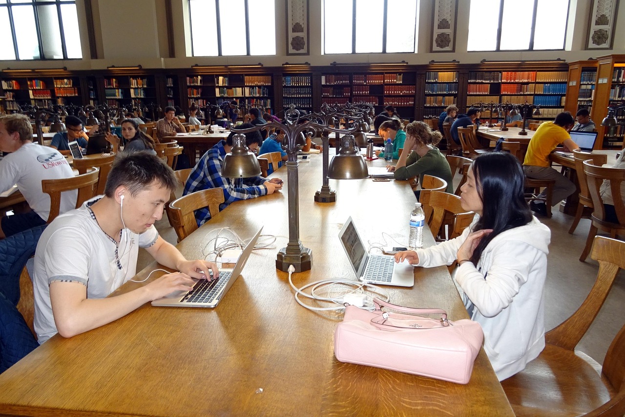 四川高考多少分可以读天津外国语大学滨海外事学院？附2021-2023最低分及位次